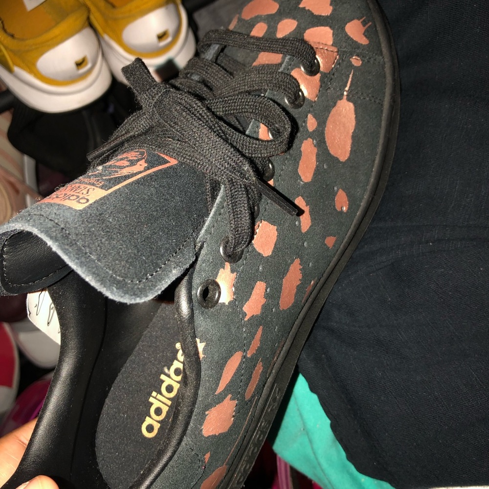 Black / Rose Gold Adidas Stan Smith